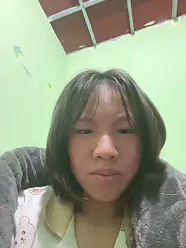 Snapshot of QueenLink chatting on 12-15-25, 11:31 QueenLink online show from 12-15-25, 11:31