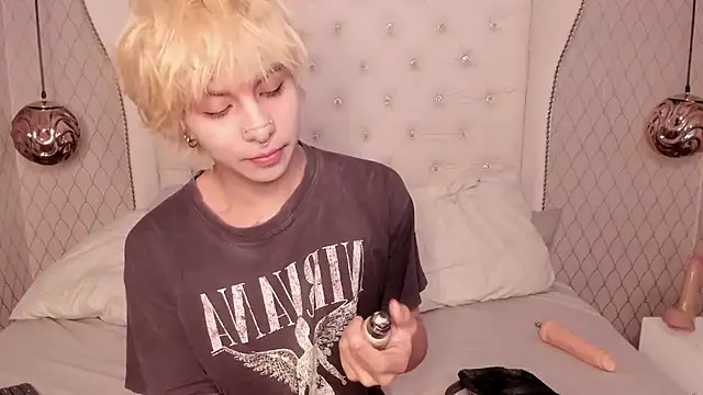 Snapshot of OliIverr22 chatting on 10-18-25, 12:17 OliIverr22 online show from 10-18-25, 12:17