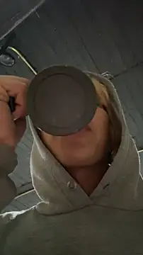 Snapshot of OliIverr22 chatting on 11-03-25, 12:06 OliIverr22 online show from 11-03-25, 12:06