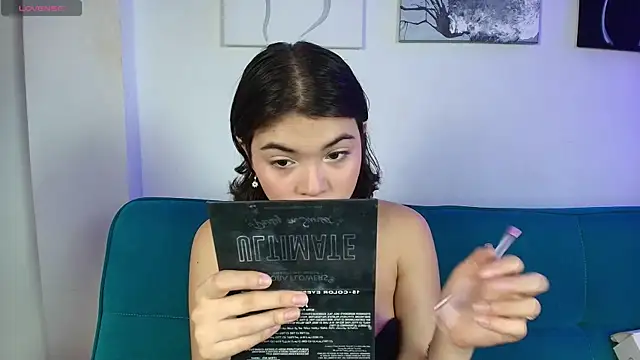 Zoe wang online show from 12-20-25, 01:07