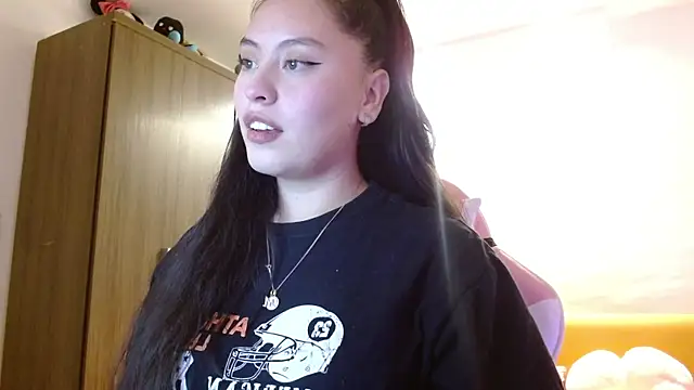 madissooon   online show from 11-19-25, 04:12