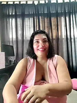Snapshot of lina_maria99 chatting on 10-17-25, 11:24 lina maria99 online show from 10-17-25, 11:24