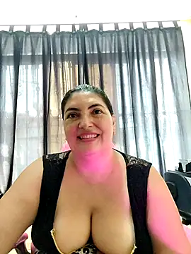 Snapshot of lina_maria99 chatting on 10-21-25, 02:40 lina maria99 online show from 10-21-25, 02:40