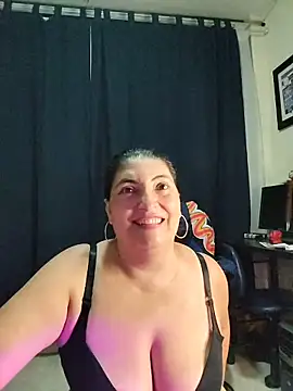 Snapshot of lina_maria99 chatting on 11-18-25, 01:00 lina maria99 online show from 11-18-25, 01:00