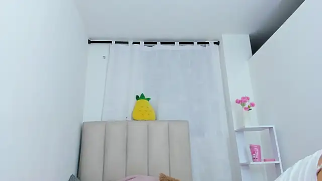 Snapshot of ImEmily444 chatting on 11-15-25, 11:10 ImEmily444 online show from 11-15-25, 11:10