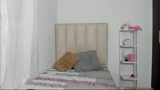 Snapshot of ImEmily444 chatting on 11-28-25, 12:02 ImEmily444 online show from 11-28-25, 12:02