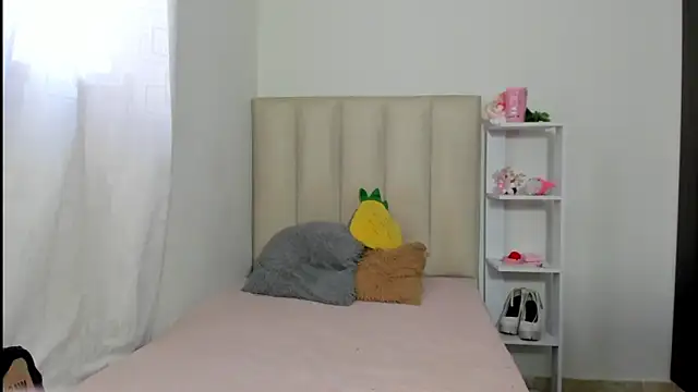 Snapshot of ImEmily444 chatting on 12-15-25, 08:24 ImEmily444 online show from 12-15-25, 08:24