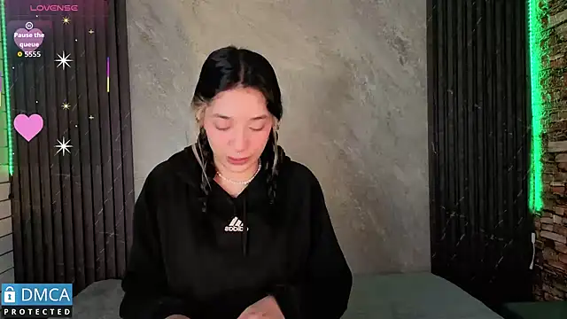 Snapshot of stepha__ chatting on 12-15-25, 12:09 stepha online show from 12-15-25, 12:09