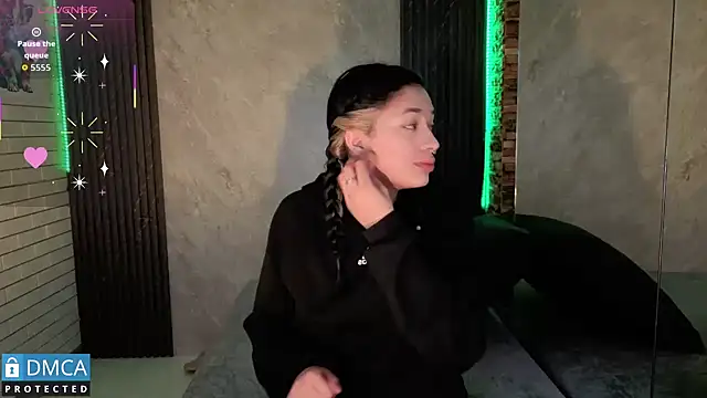 Snapshot of stepha__ chatting on 12-17-25, 11:05 stepha online show from 12-17-25, 11:05