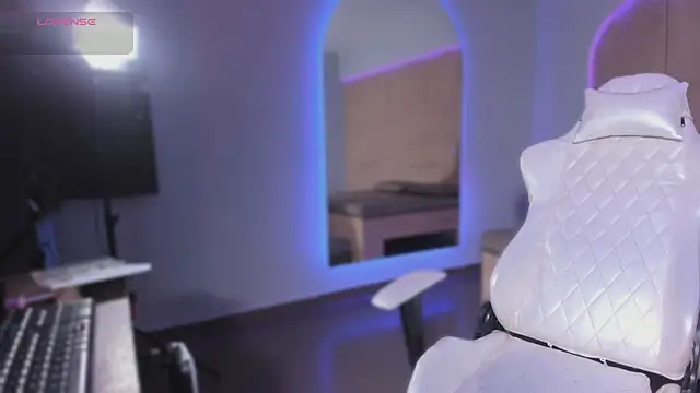 HannahMontgomery online show from 11-19-25, 03:56