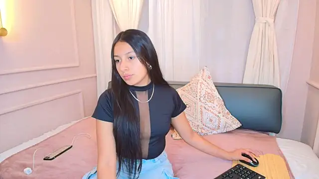 Nahomi key  online show from 10-15-25, 07:36