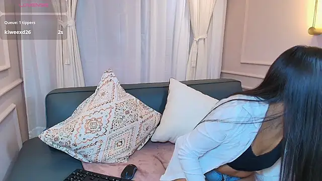 Nahomi key  online show from 11-21-25, 07:45