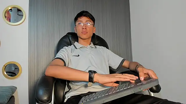 Daddy Darcks online show from 10-15-25, 07:58