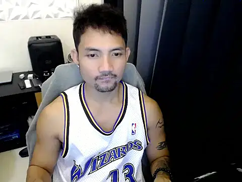 Snapshot of Thefriskyasian chatting on 09-19-25, 05:24 Thefriskyasian online show from 09-19-25, 05:24