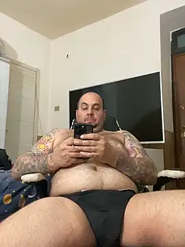 Snapshot of Roma84000 chatting on 09-15-25, 10:10 Roma84000 online show from 09-15-25, 10:10