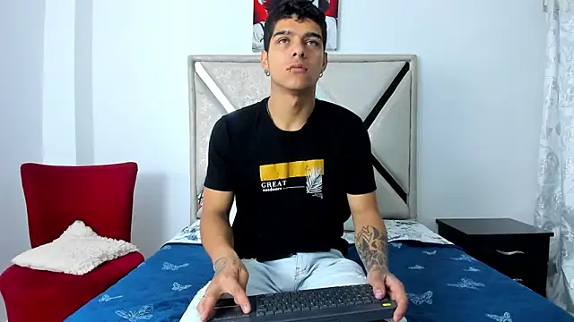 wyatt 3 online show from 12-22-25, 01:19