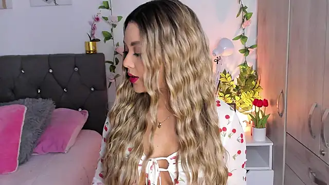 isajonnes18 online show from 10-16-25, 02:34