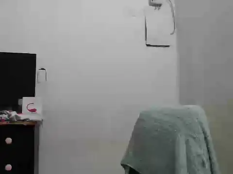 Bratzhot09 online show from 10-29-25, 03:25