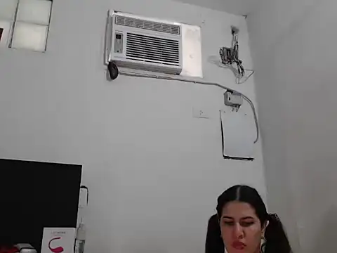 Bratzhot09 online show from 11-18-25, 01:04