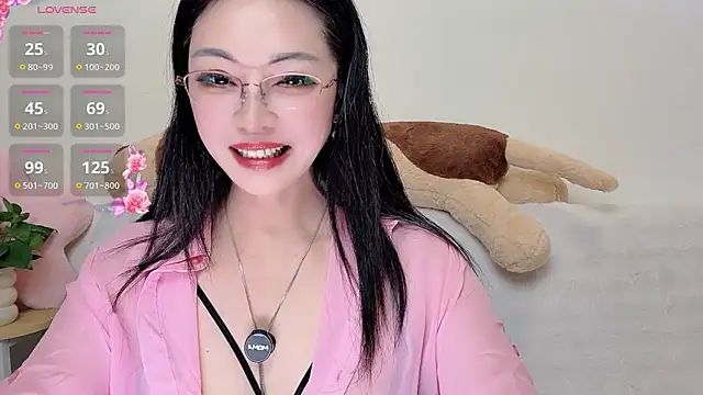 Snapshot of Hua_Hua_0 chatting on 09-26-25, 12:20 Hua Hua 0 online show from 09-26-25, 12:20