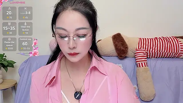 Snapshot of Hua_Hua_0 chatting on 09-28-25, 12:21 Hua Hua 0 online show from 09-28-25, 12:21