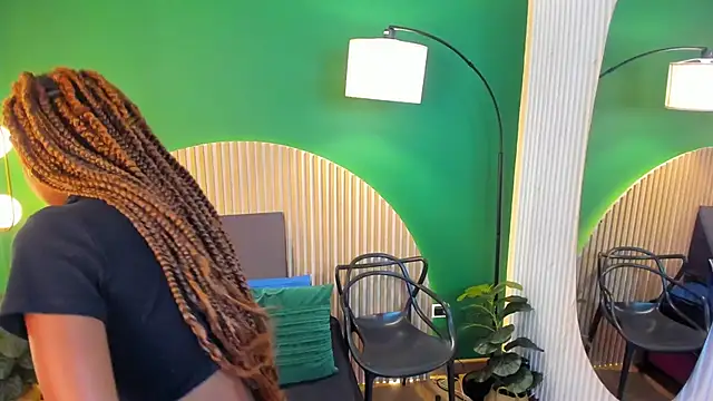 halleylorens online show from 09-29-25, 06:02