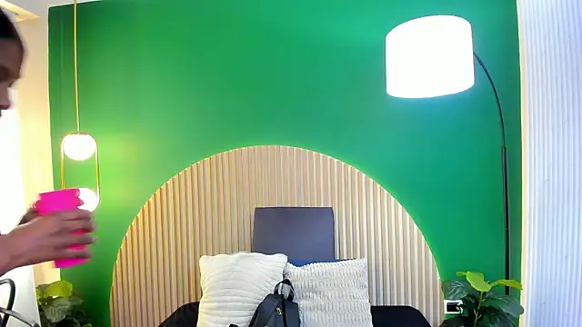 Snapshot of halleylorens chatting on 12-17-25, 06:47 halleylorens online show from 12-17-25, 06:47