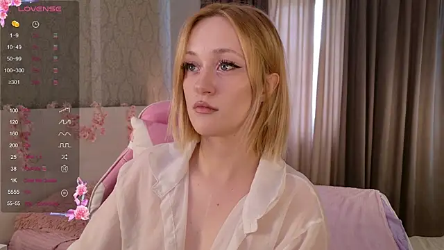 Snapshot of HeyMonkey_ chatting on 10-20-25, 10:49 HeyMonkey online show from 10-20-25, 10:49