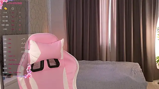 Snapshot of HeyMonkey_ chatting on 11-03-25, 12:28 HeyMonkey online show from 11-03-25, 12:28