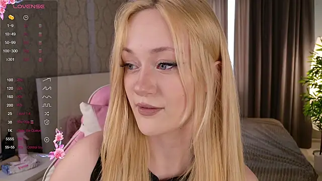 Snapshot of HeyMonkey_ chatting on 11-18-25, 01:04 HeyMonkey online show from 11-18-25, 01:04