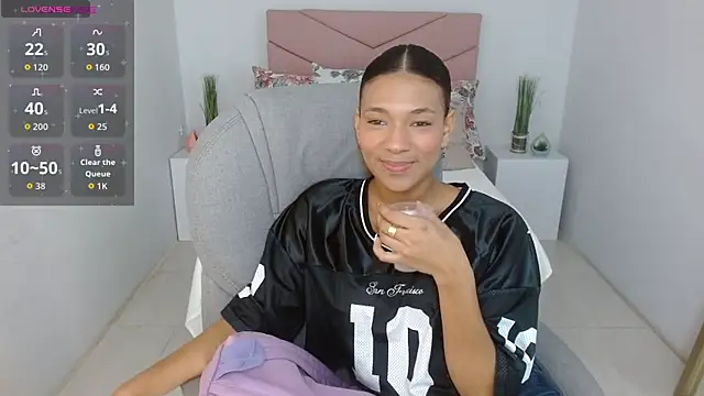 SarayVega  online show from 10-23-25, 07:12