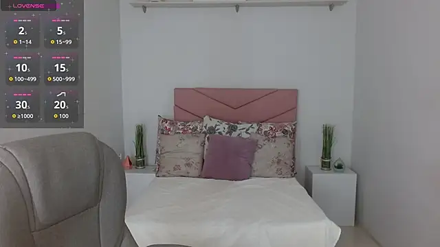 SarayVega  online show from 10-29-25, 07:26