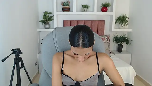 SarayVega  online show from 11-19-25, 07:36