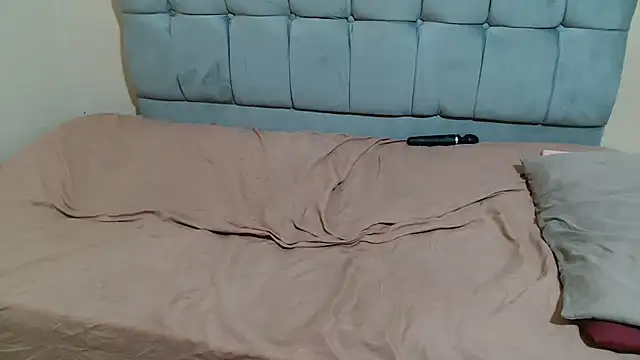 curveAss222 online show from 11-06-25, 04:13