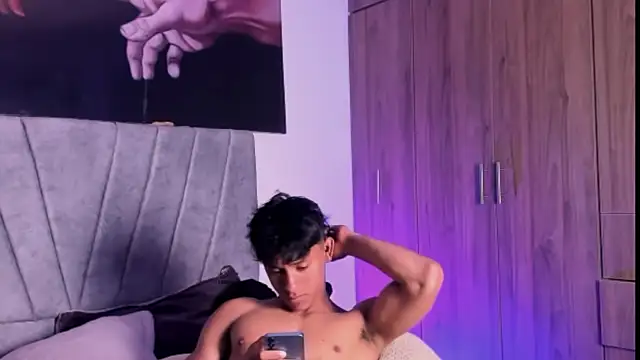 Snapshot of ZYZZ1312 chatting on 09-12-25, 10:32 ZYZZ1312 online show from 09-12-25, 10:32