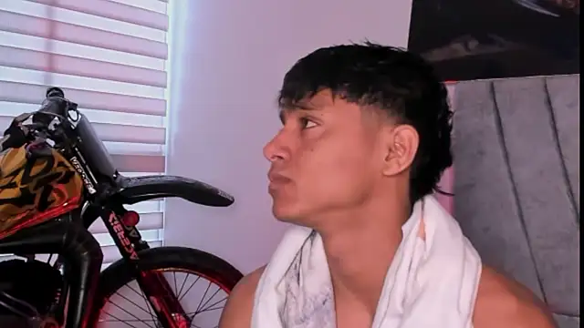 Snapshot of ZYZZ1312 chatting on 11-03-25, 05:36 ZYZZ1312 online show from 11-03-25, 05:36