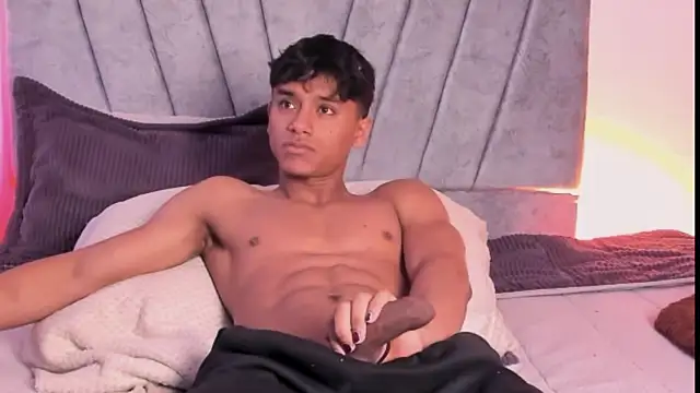 Snapshot of ZYZZ1312 chatting on 11-04-25, 03:22 ZYZZ1312 online show from 11-04-25, 03:22