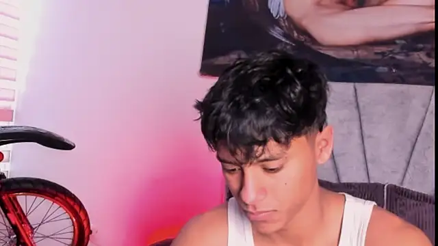 Snapshot of ZYZZ1312 chatting on 11-05-25, 04:29 ZYZZ1312 online show from 11-05-25, 04:29