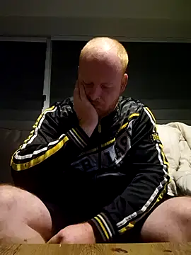 svenni2525 online show from 10-13-25, 10:54