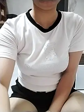 Mie rose online show from 10-19-25, 01:39