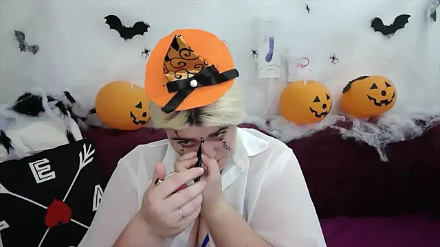 Amber Monro online show from 10-30-25, 04:03