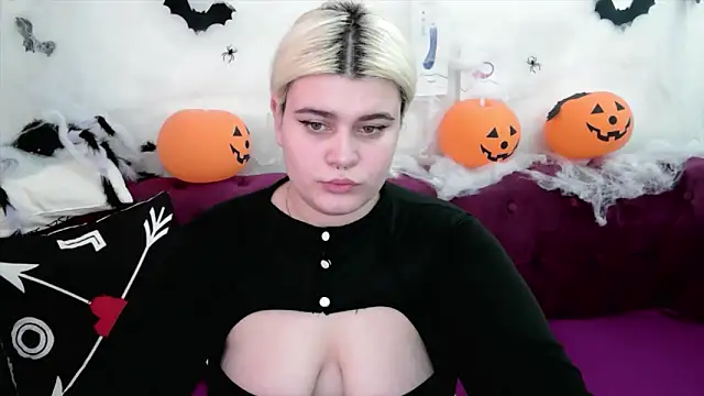 Amber Monro online show from 10-31-25, 04:46