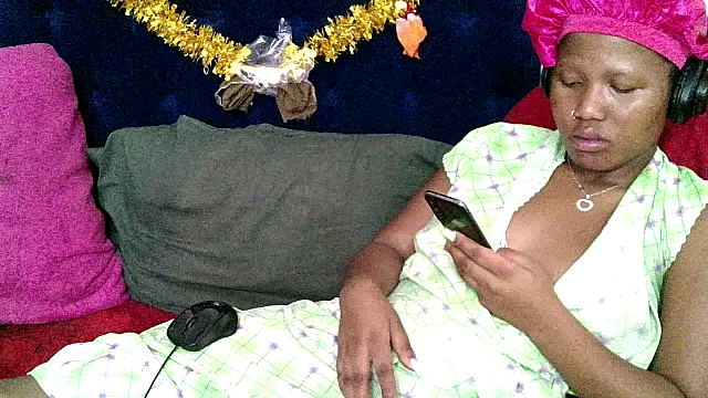 BUNNYCHOWX28 online show from 01-06-26, 08:34