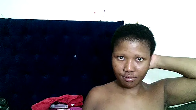 BUNNYCHOWX28 online show from 01-11-26, 06:24