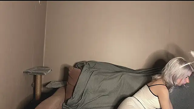 Snapshot of snowy_lisa chatting on 10-22-25, 12:49 snowy lisa online show from 10-22-25, 12:49