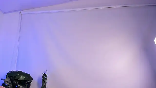 Nicolle Evanss  online show from 09-10-25, 04:23