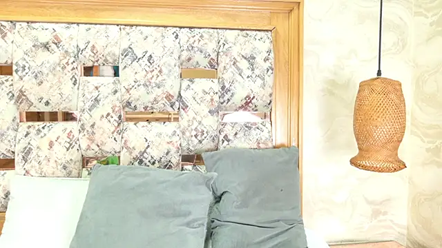 julyana mendez online show from 10-19-25, 07:14