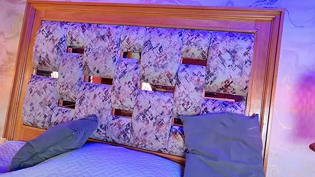 julyana mendez online show from 10-20-25, 07:25