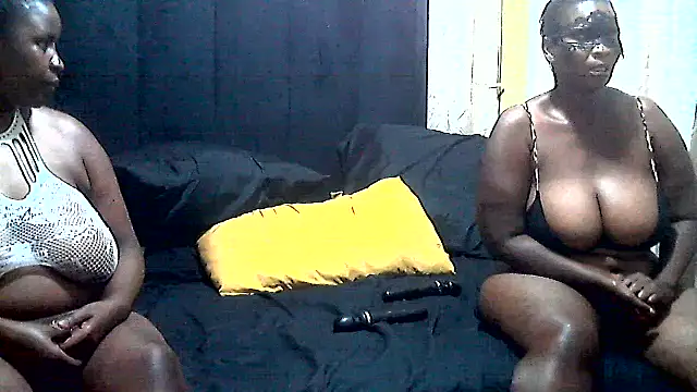 AnnabigpussyXO online show from 10-18-25, 11:05