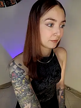 Snapshot of Isis-Blaze chatting on 10-14-25, 08:31 Isis-Blaze online show from 10-14-25, 08:31